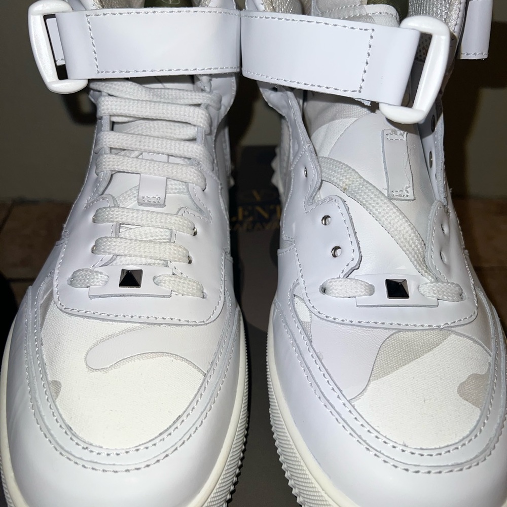 BRAND NEW NEVER BEEN WORN !!